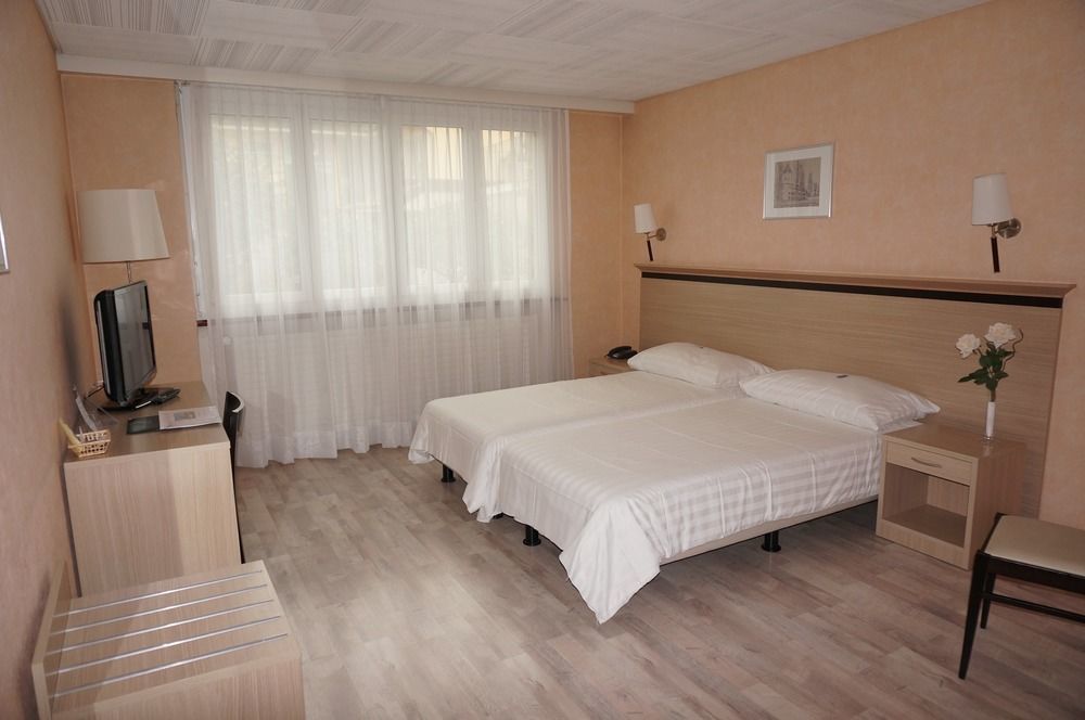 De La Vieille Tour Hotel 3*