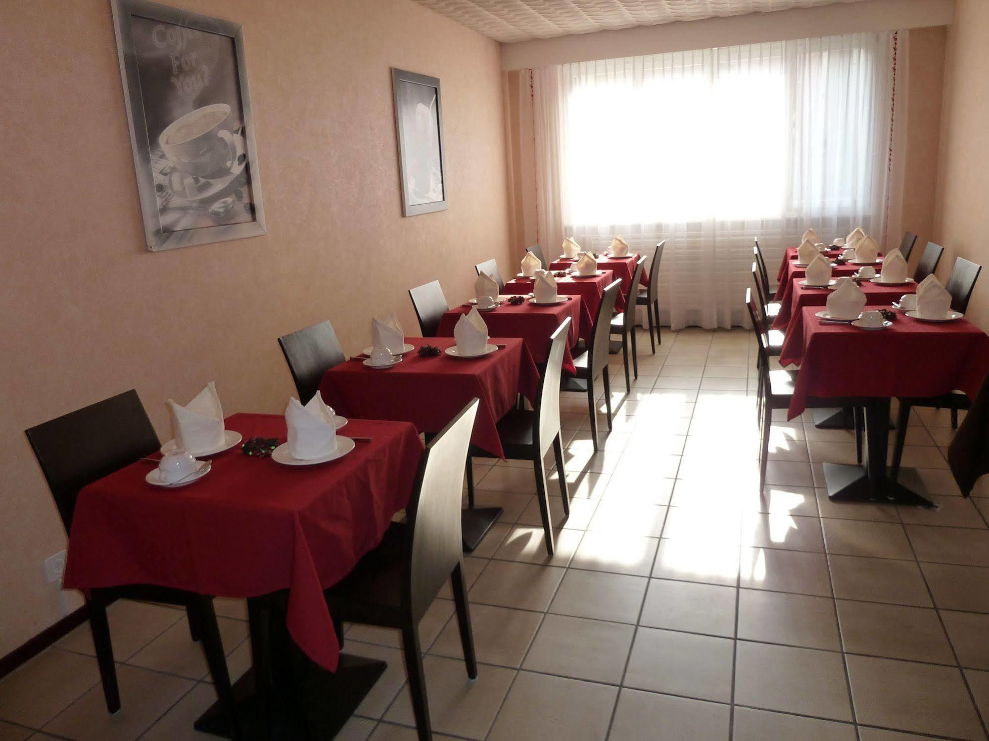 De La Vieille Tour 3*