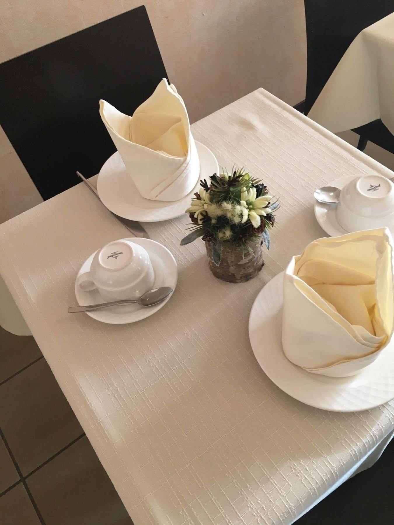 De La Vieille Tour Hotel 3*