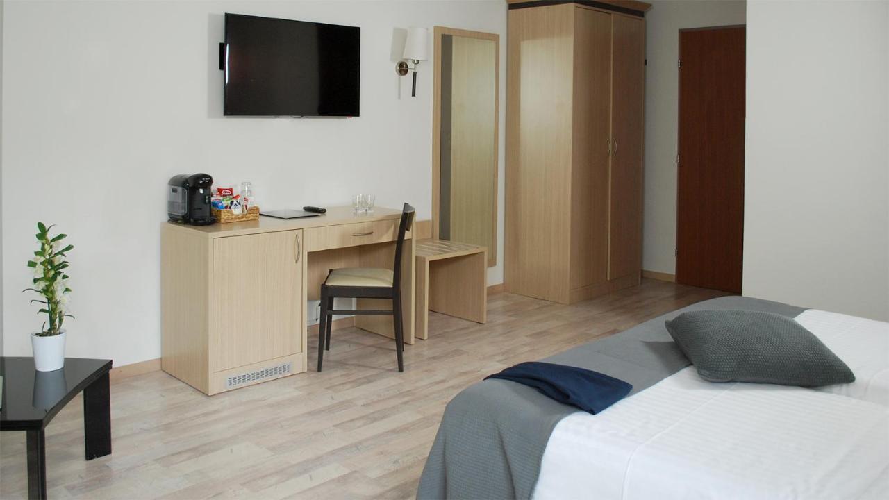 De La Vieille Tour Hotel 3*